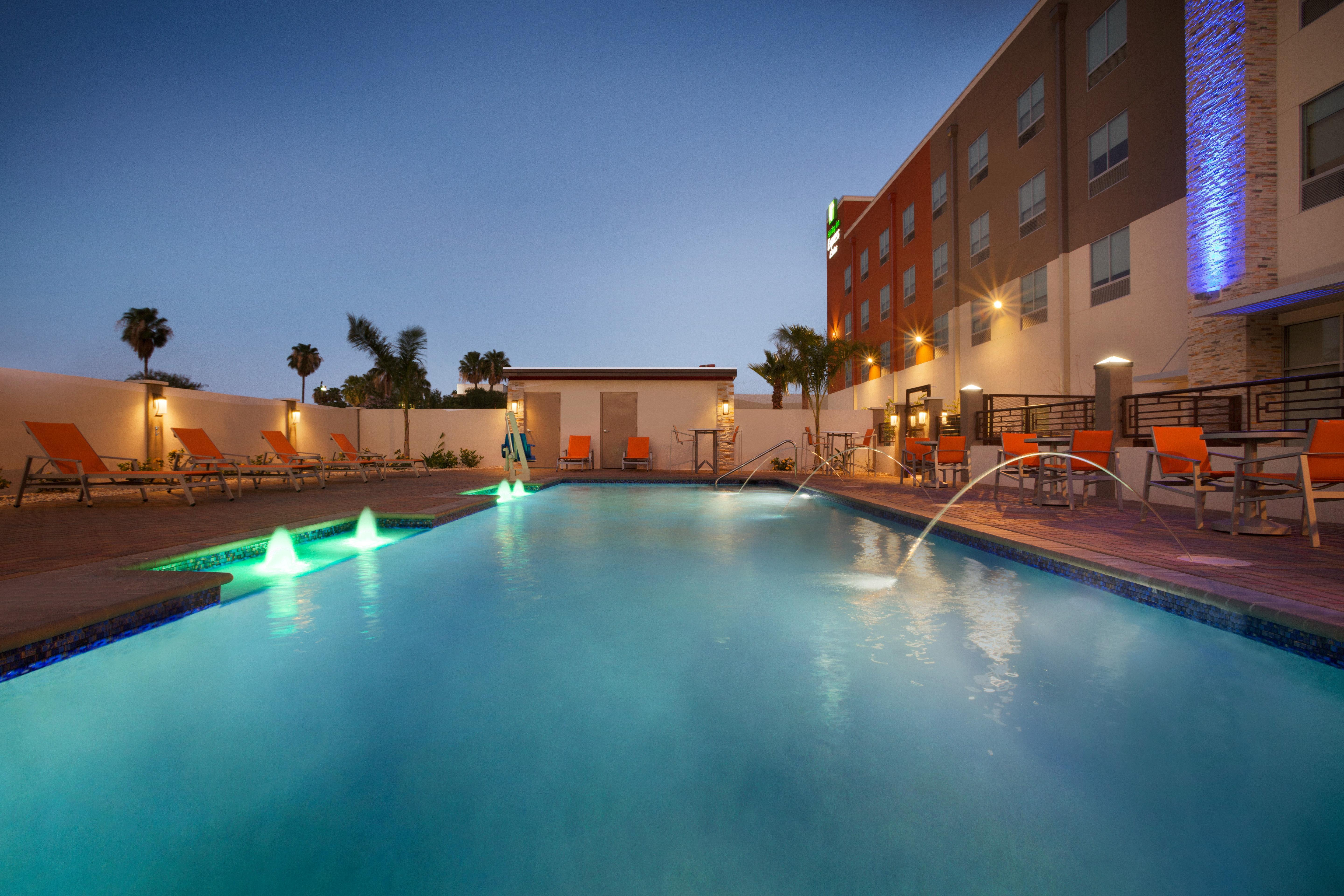 Holiday Inn Express & Suites - Mcallen - Medical Center Area, An Ihg Hotel Exterior photo